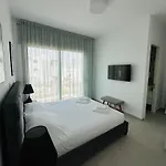 Luxury 4 Bdr Villa Nerida
