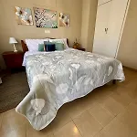 Cozy Apartment, Ideal Location!