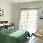 Paradise Gardens Pool View Apartment