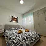 Olivia Mackenzie 2 Bedroom Flat With Pool