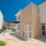 Villa Dafnis Chrysos - Modern 3 Bedroom Protaras Villa With Pool - Close To Fig Tree Bay Beach