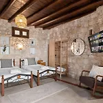 Inia Lara Suites By Nomads