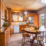 Kardama Hideaway