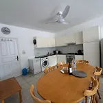 Cozy 2-Bd Ap Near The Sea!