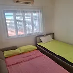 Easy 2 Bedroom Apartment, Makenzi Beach