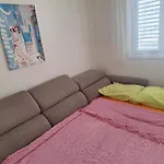Easy 2 Bedroom Apartment, Makenzi Beach