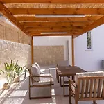Bali-Style One Bedroom Apt At Lighthouse Beach