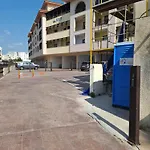 Queens Garden Apt By Kings Mall