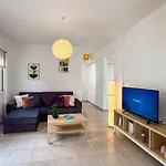 Sunny Villa With 2 Bedrooms, Hot Tub And Garden, 5 Minutes From The Beach