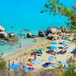 Leonies By The Sea