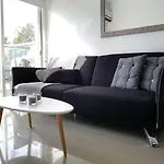 City Pearl - Modern 2 Bed Sea View Apt In City Centre