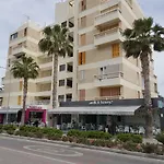 Haig'S Dream Flat On The Beach