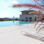 Lighthouse Beach View Apartment
