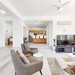 Villa Atlantica