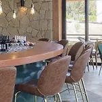 Gillham Vineyard Hotel