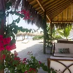 Baja Canoas Hotel