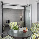Larnaca Finikoudes Suite