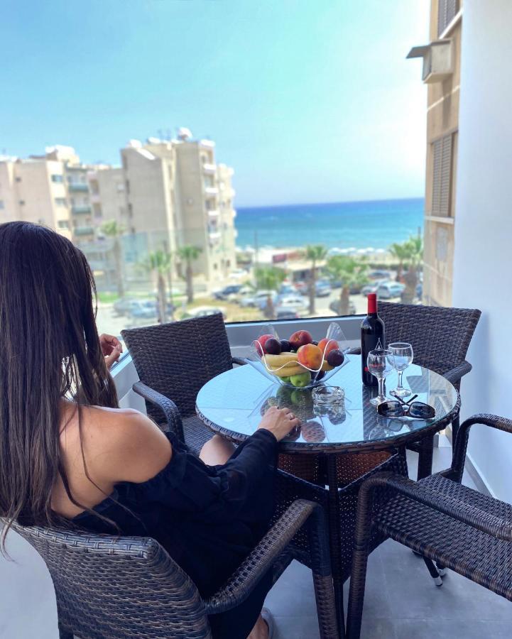 Luxury Beachfront Ларнака