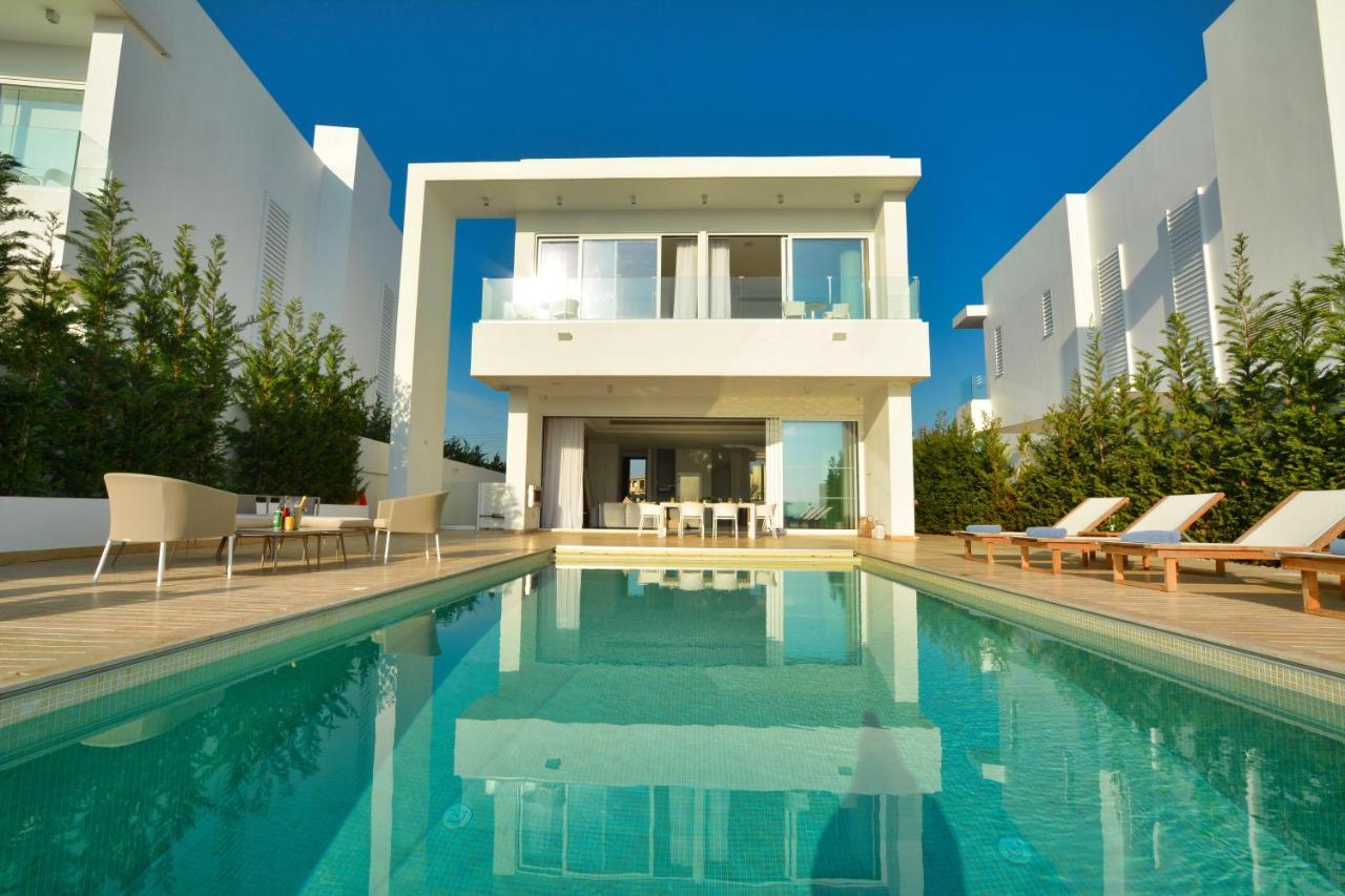 Blue Waves Beachfront Villa Protaras