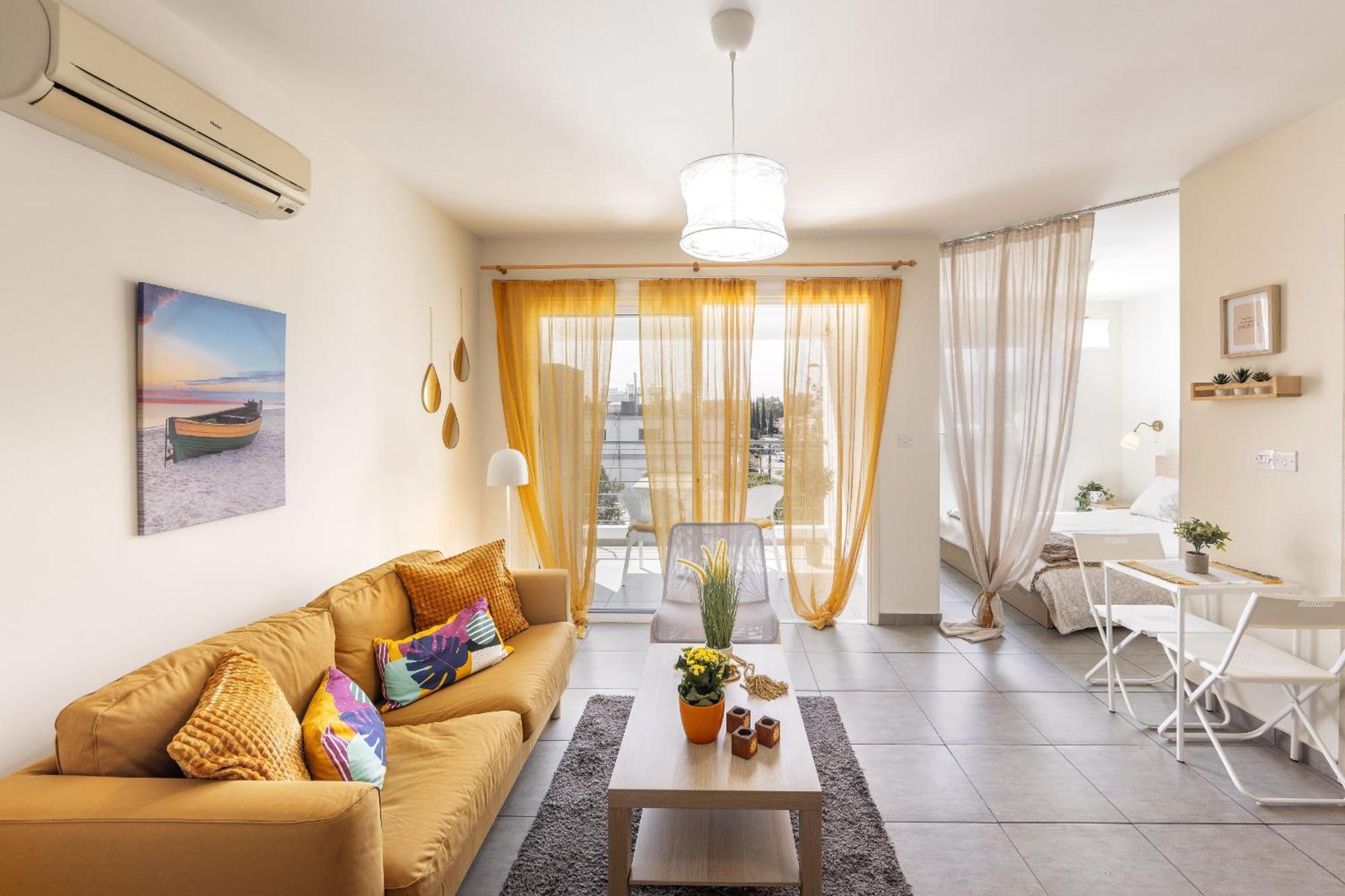 Apartment Sunflower Delight *