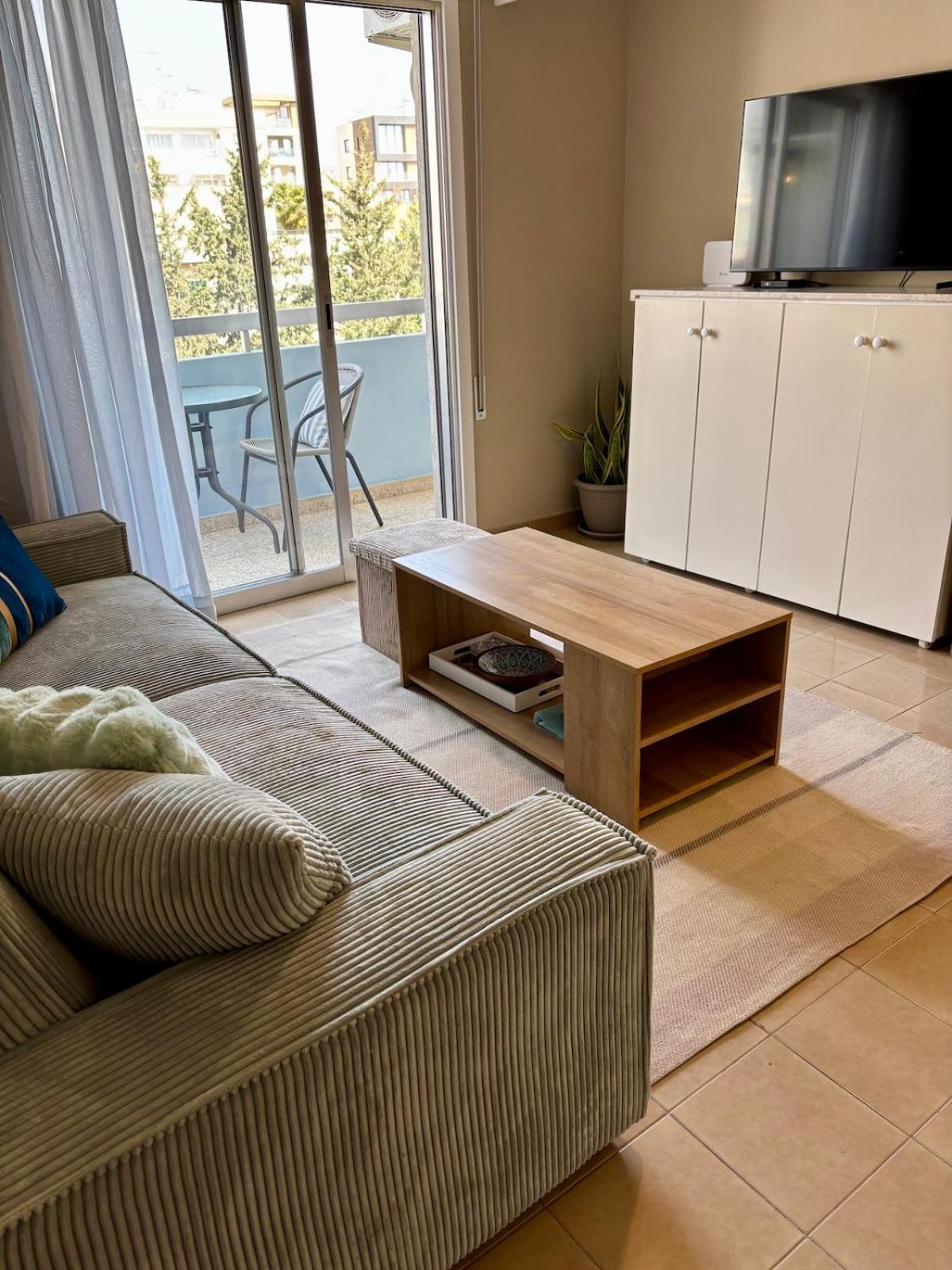 Cozy Apartment, Ideal Location! *