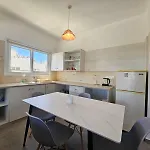 Spacious Apt In The Center
