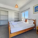 Spacious Apt In The Center