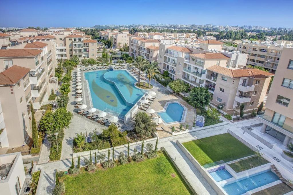Appartamento Retreat At Elysia Park With Gym Pool Paphos