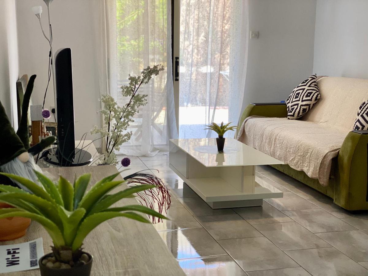 Beautiful Near The Sea And A Large Private Garden Appartamento