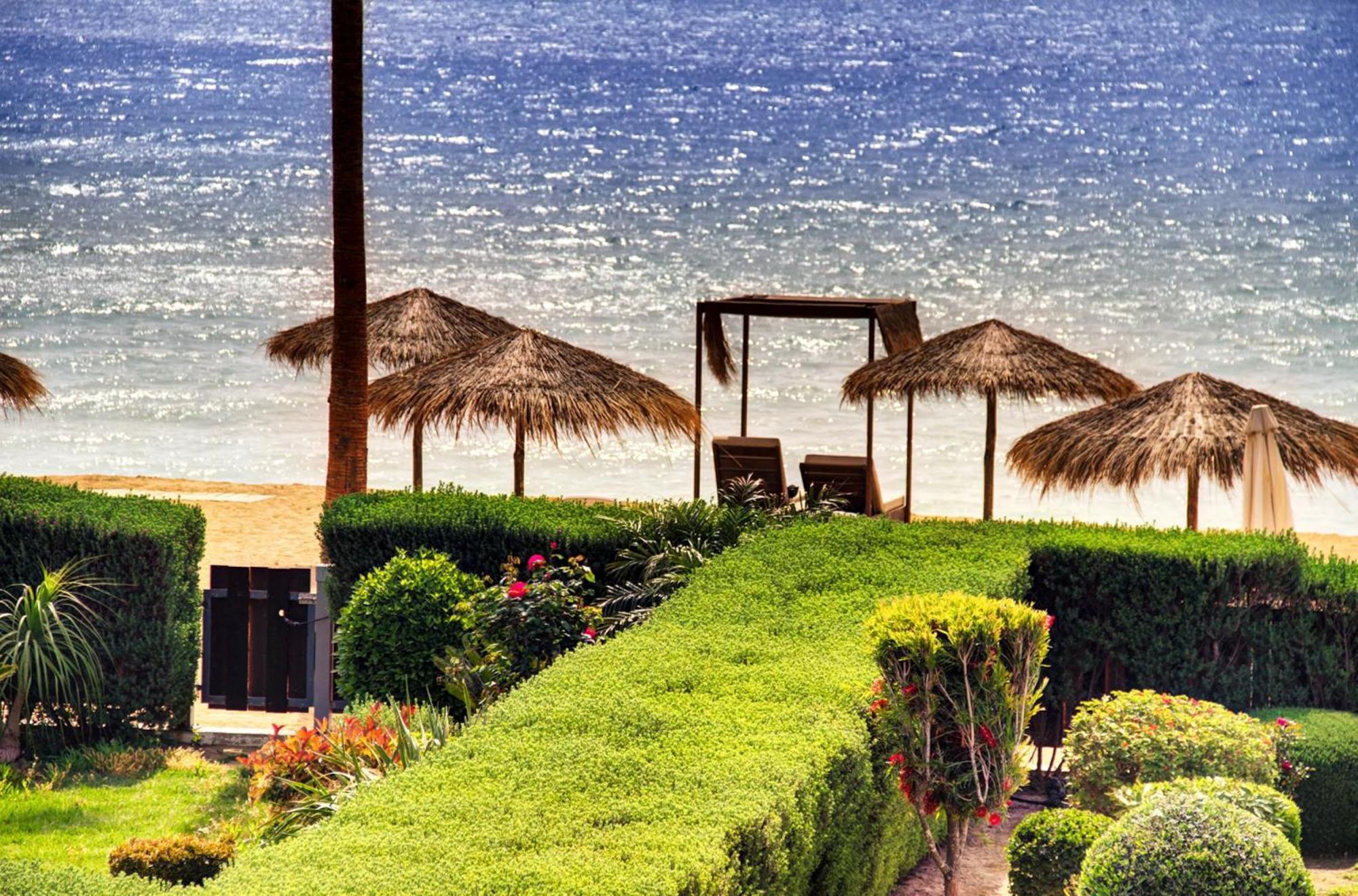 Luxury Beachfront Villa With Private Pool, Private Beach, Yoga & Sea Adventures *